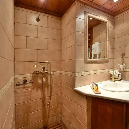 Unique Luxury *